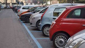 Parcheggiare - fonte_Canva - jobsnews.it