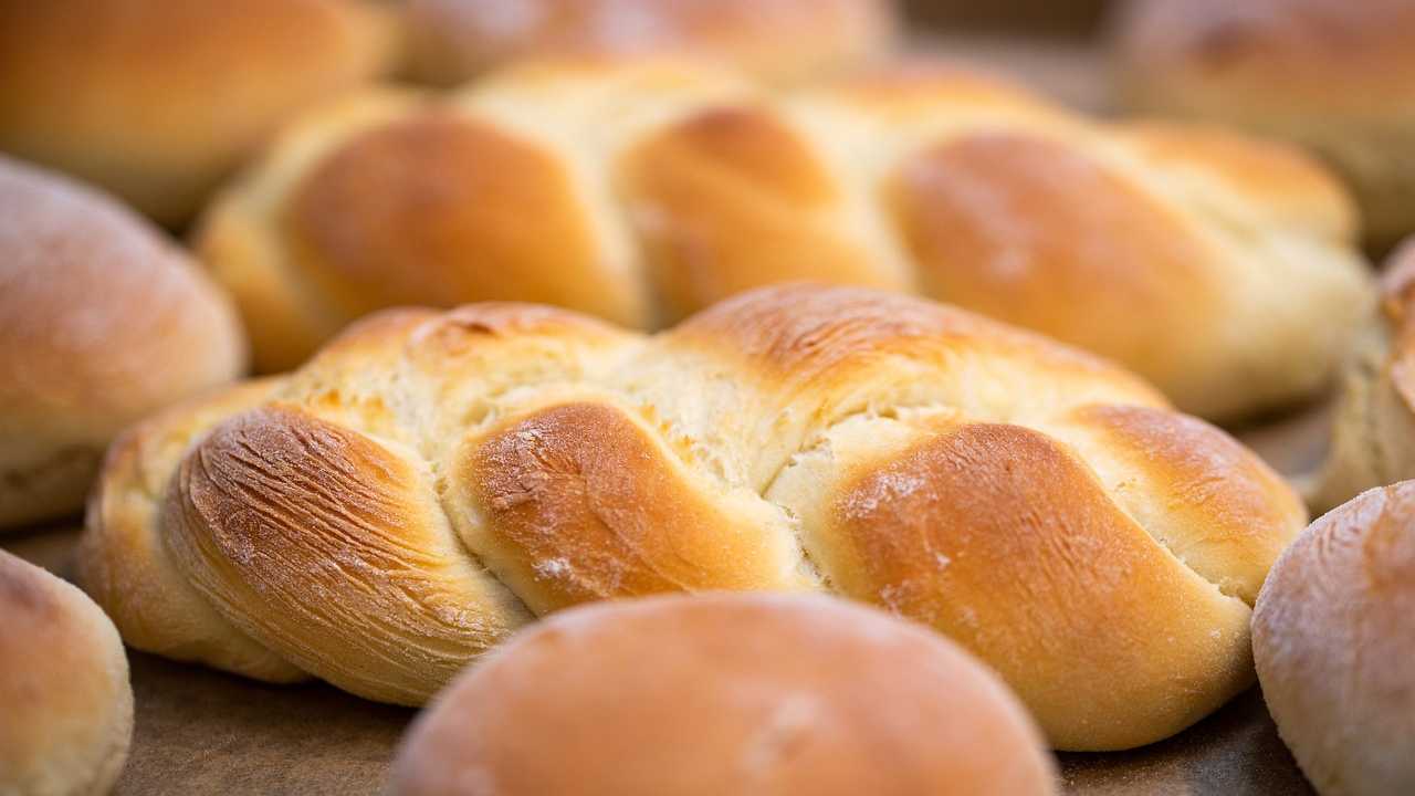 Scongelare il pane con poco