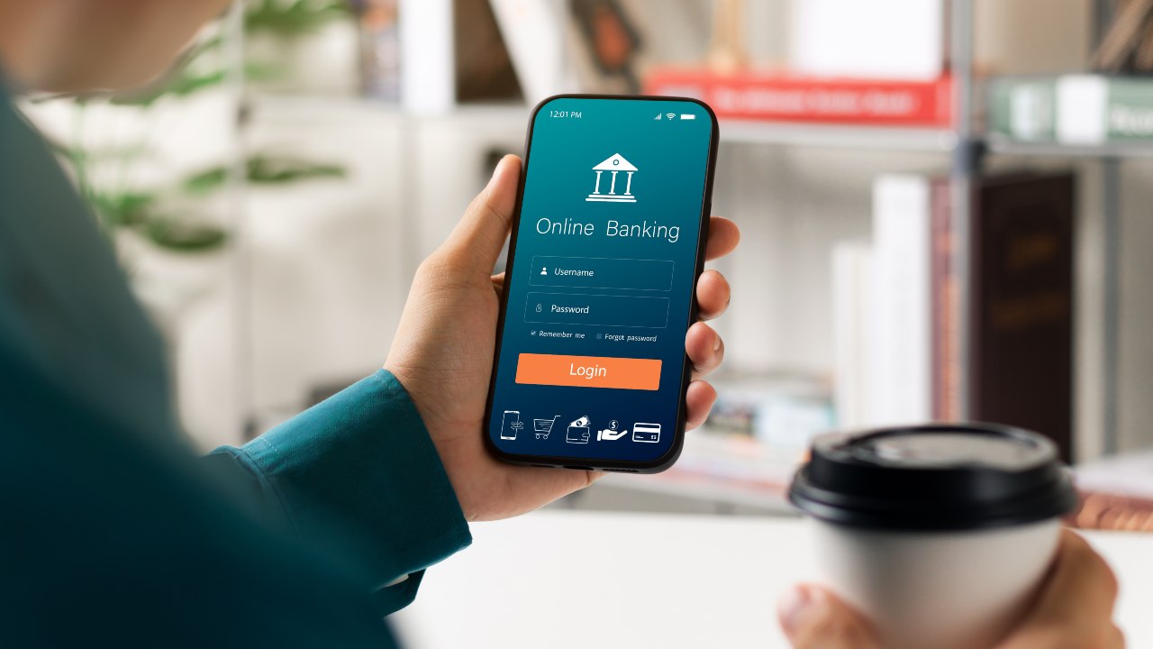 Schermata di home-banking su uno smartphone