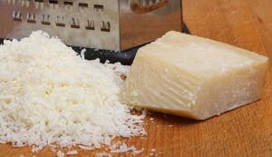 Parmigiano grattugiato - fonte_Canva - jobsnews.it