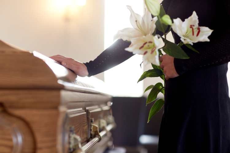 Funerale - fonte_Canva - jobsnews.it