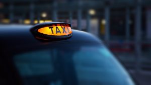 Particolare di un taxi nero