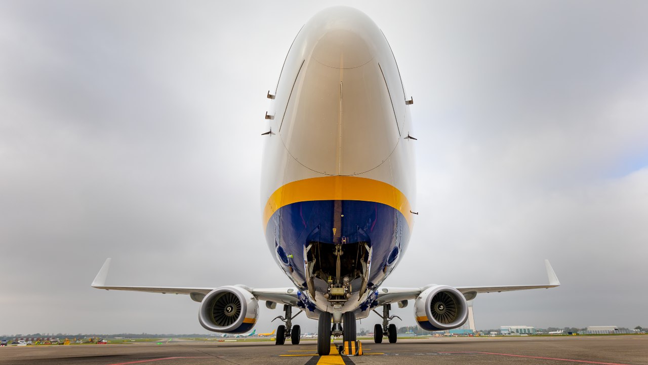 Aereo Ryanair visto di fronte